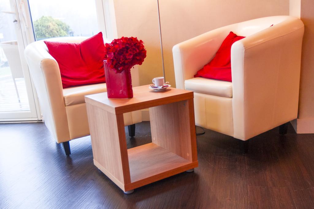 Best Western Bourgoin Jallieu Esterno foto